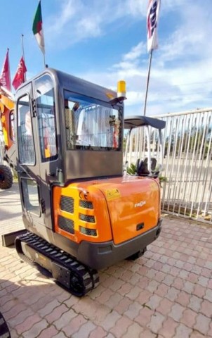 Mini pelle Poclin excavatrice ERE25H avec cabine